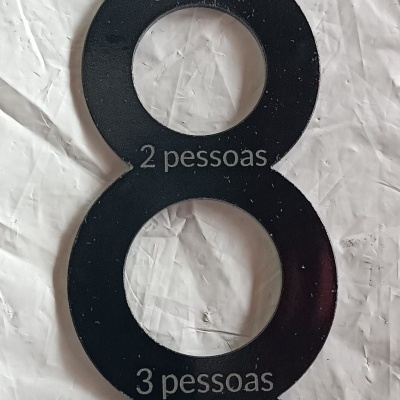 Medidor de spaghetti preto com diferentes tamanhos para 1 a 4 pessoas