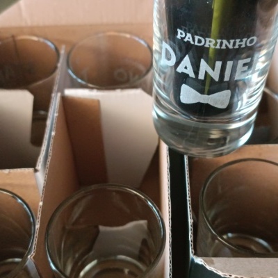 Gravação em vidro - Fale conosco sobre a sua ideia.