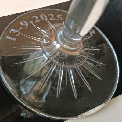 Gravação em vidro - Fale conosco sobre a sua ideia.