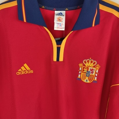 https://www.vsvintagesports.com/product/spain-home-shirt-1999-2002-xl