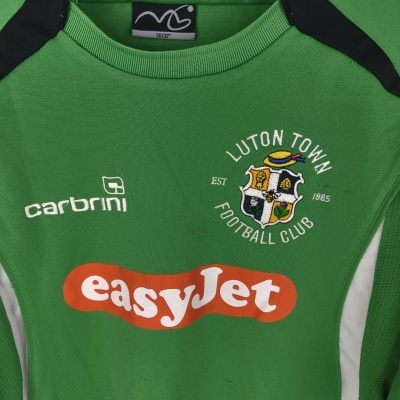 https://www.vsvintagesports.com/product/luton-town-fc-goalkeeper-shirt-2010s-xs