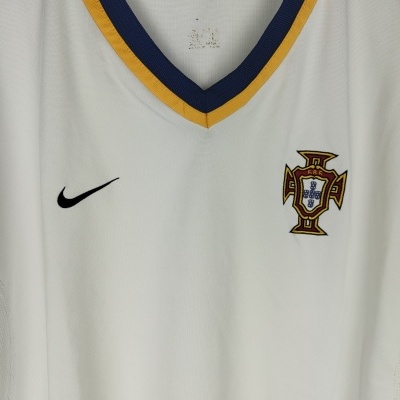 https://www.vsvintagesports.com/product/portugal-away-shirt-2000-2002-xl