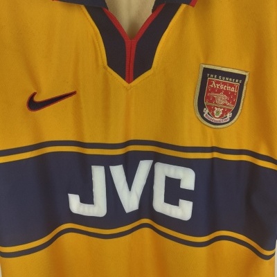 https://www.vsvintagesports.com/product/arsenal-fc-away-shirt-1997-1998-s
