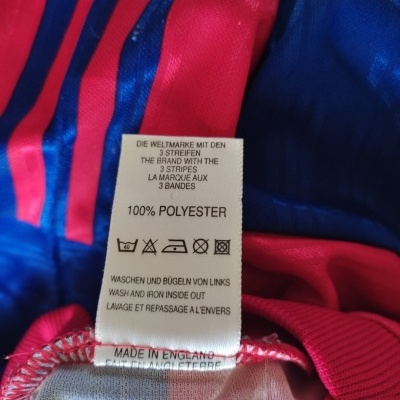 FC Bayern Munich Training Shirt 1995-1996 (S) "Average" FC Bayern Munich Training Shirt 1995-1996 (S) "Average"