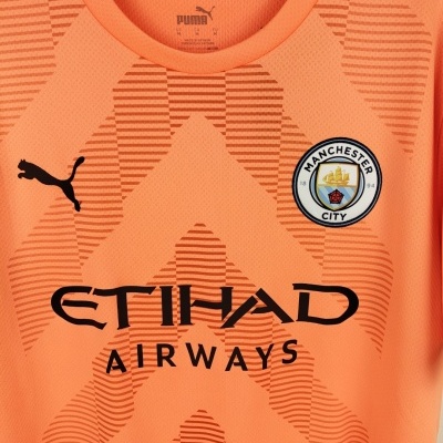 https://www.vsvintagesports.com/product/manchester-city-goalkeeper-shirt-2022-2023-m