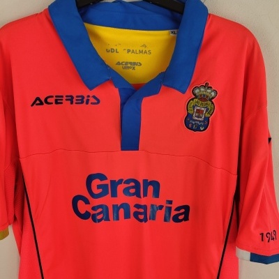 https://www.vsvintagesports.com/product/ud-las-palmas-away-shirt-2016-2017-xl