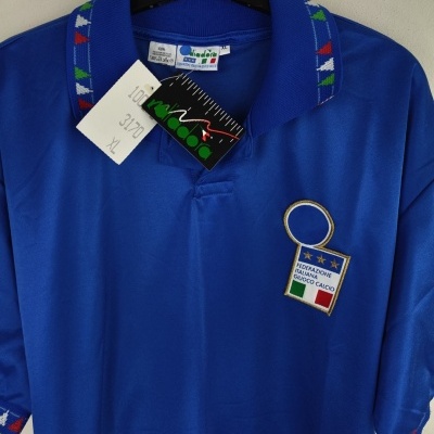 https://www.vsvintagesports.com/product/italy-home-shirt-1991-1993-xl