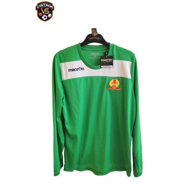 https://www.vsvintagesports.com/product/new-banbury-united-fc-goalkeeper-shirt-2000s-s-macron-jersey