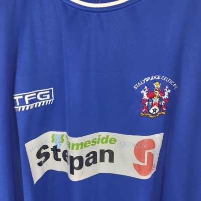 https://www.vsvintagesports.com/product/stalybridge-celtic-fc-home-shirt-2003-2004-l