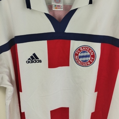 https://www.vsvintagesports.com/product/issue-fc-bayern-munich-away-shirt-2000-2001-xl