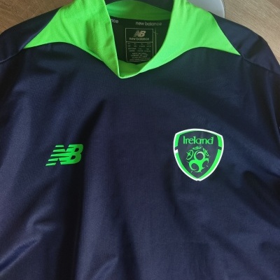 https://www.vsvintagesports.com/product/republic-of-ireland-drill-top-shirt-windbreaker-2017-2018-xl