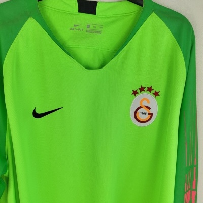 https://www.vsvintagesports.com/product/galatasaray-sk-goalkeeper-shirt-2018-2019-xxl