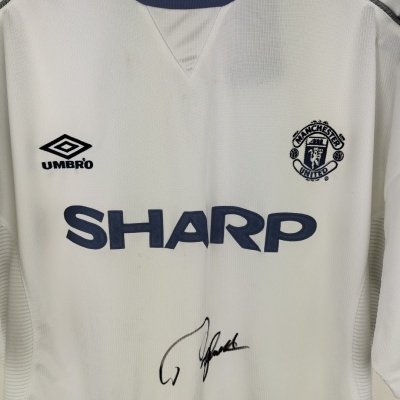 https://www.vsvintagesports.com/product/signed-manchester-united-away-shirt-1999-2000-l-paul-mcgrath