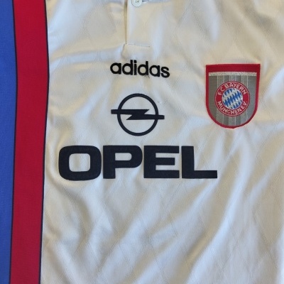 https://www.vsvintagesports.com/product/fc-bayern-munich-away-shirt-1996-1998-m