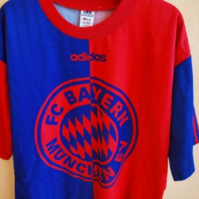 FC Bayern Munich Training Shirt 1995-1996 (S) "Average" FC Bayern Munich Training Shirt 1995-1996 (S) "Average"