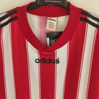 https://www.vsvintagesports.com/product/vintage-adidas-football-shirt-white-red-1990s-xl-2