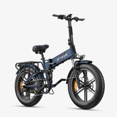 Bicicleta elétrica azul dobrável com pneus largos e bagageira.