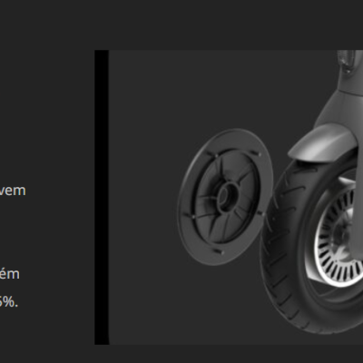 Roda dianteira e sistema de travão de trotinete elétrica em fundo preto.