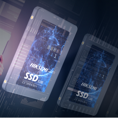 Discos SSD HIKSEMI E100 2.5 SATA 6 Gb/s com gráfico holográfico em fundo azul digital