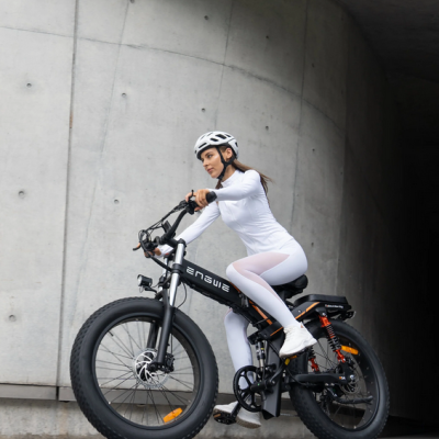 ENGWE  X24  1000W.  Velocidade máxima 25 km/h.  E-bike dobrável com suspensão tripla.