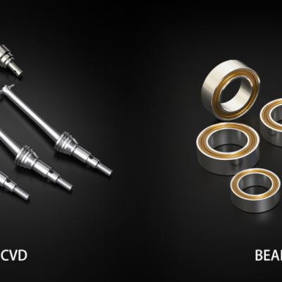 Componentes metálicos prateados METAL CVD e rolamentos BEARING em fundo negro