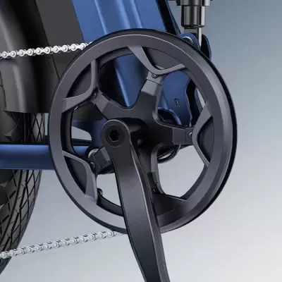 Parte traseira de bicicleta azul com corrente, roda e texto Explore a New Way