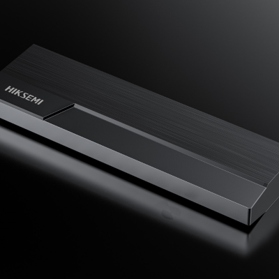 Caixa preta retangular com acabamento texturizado e texto HIKSEMI sobre superfície preta