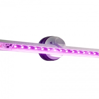 Luz LED roxa montada numa base circular branca e preta com cabo cinzento