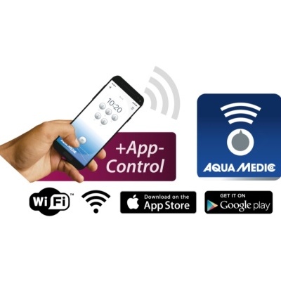 Mão segurando smartphone com aplicação AQUA MEDIC e ícones WiFi, App Store, Google Play