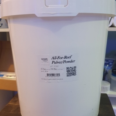 Recipiente branco de plástico com etiqueta de pó de coral