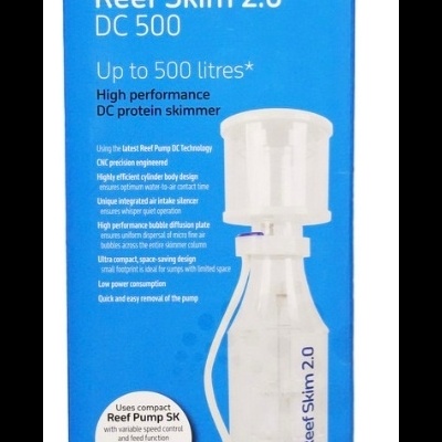 Embalagem azul do Reef Skim 2.0 DC 500 com texto branco e imagem do skimmer de proteína para aquários