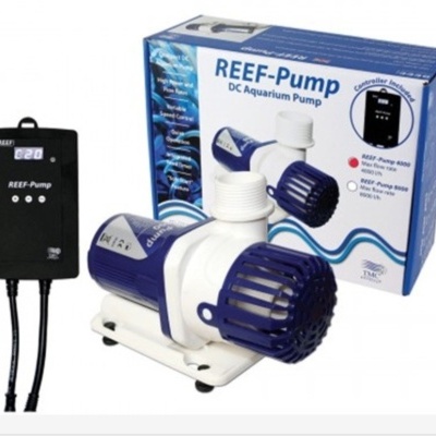Bomba de aquário REEF-Pump azul e branca com controlador preto e caixa