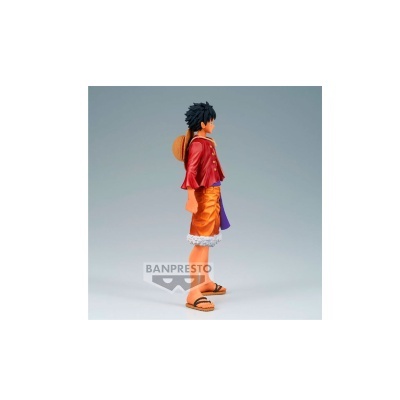 Figura de ação de personagem com roupa vermelha e laranja, chapéu de palha às costas.