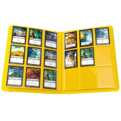 Pasta amarela aberta com várias cartas colecionáveis de jogos inseridas