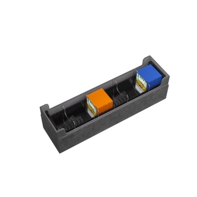 Organizador preto com duas caixas pequenas azul e laranja em divisórias