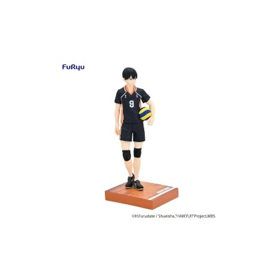 Figura anime FuRyu uniforme preto com bola de voleibol e base marrom