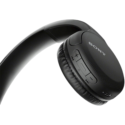 Auriculares Sony pretos com botões de controlo
