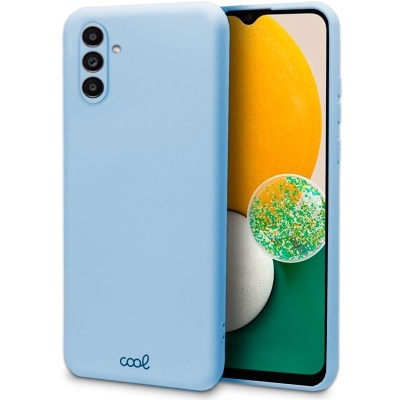Capa azul claro para smartphone com três câmaras e ecrã frontal ligado