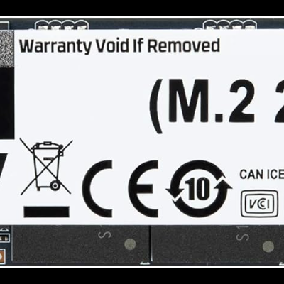 Módulo Kingston KC2000 M.2 2280 SSD com etiqueta branca e circuito azul