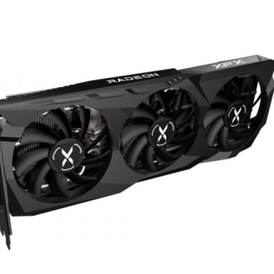 Placa gráfica preta com três ventoinhas e inscrições Radeon e XFX