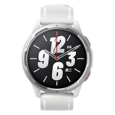 Relógio inteligente com bracelete branca e mostrador negro com números grandes e texto na moldura.