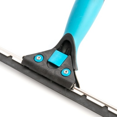 Raspador de limpeza com cabo azul e preto