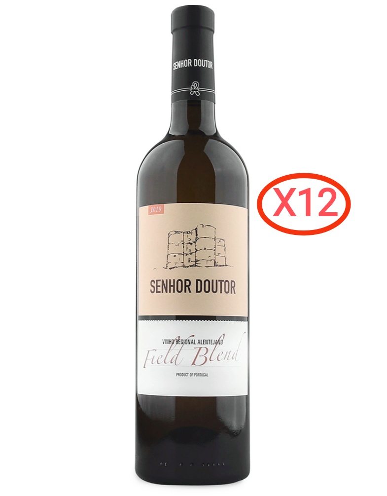 Garrafa de vinho Senhor Doutor Field Blend com rótulo creme e branco e cápsula preta