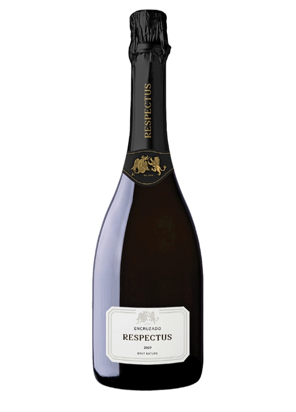 Garrafa de vinho espumante Respectus preta com rótulo branco e texto dourado
