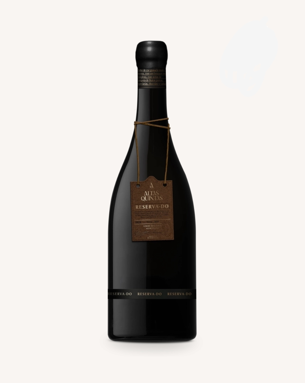 Garrafa de vinho tinto Alta Quinta Reserva D.O. com rótulo castanho pendurado