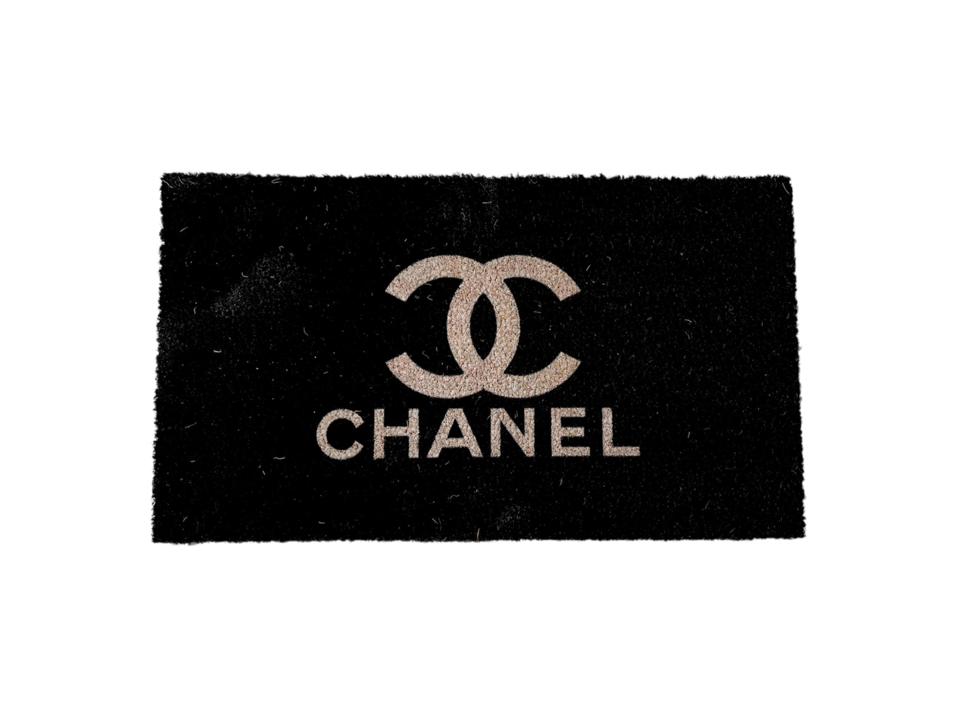 Tapete preto com logótipo Chanel branco