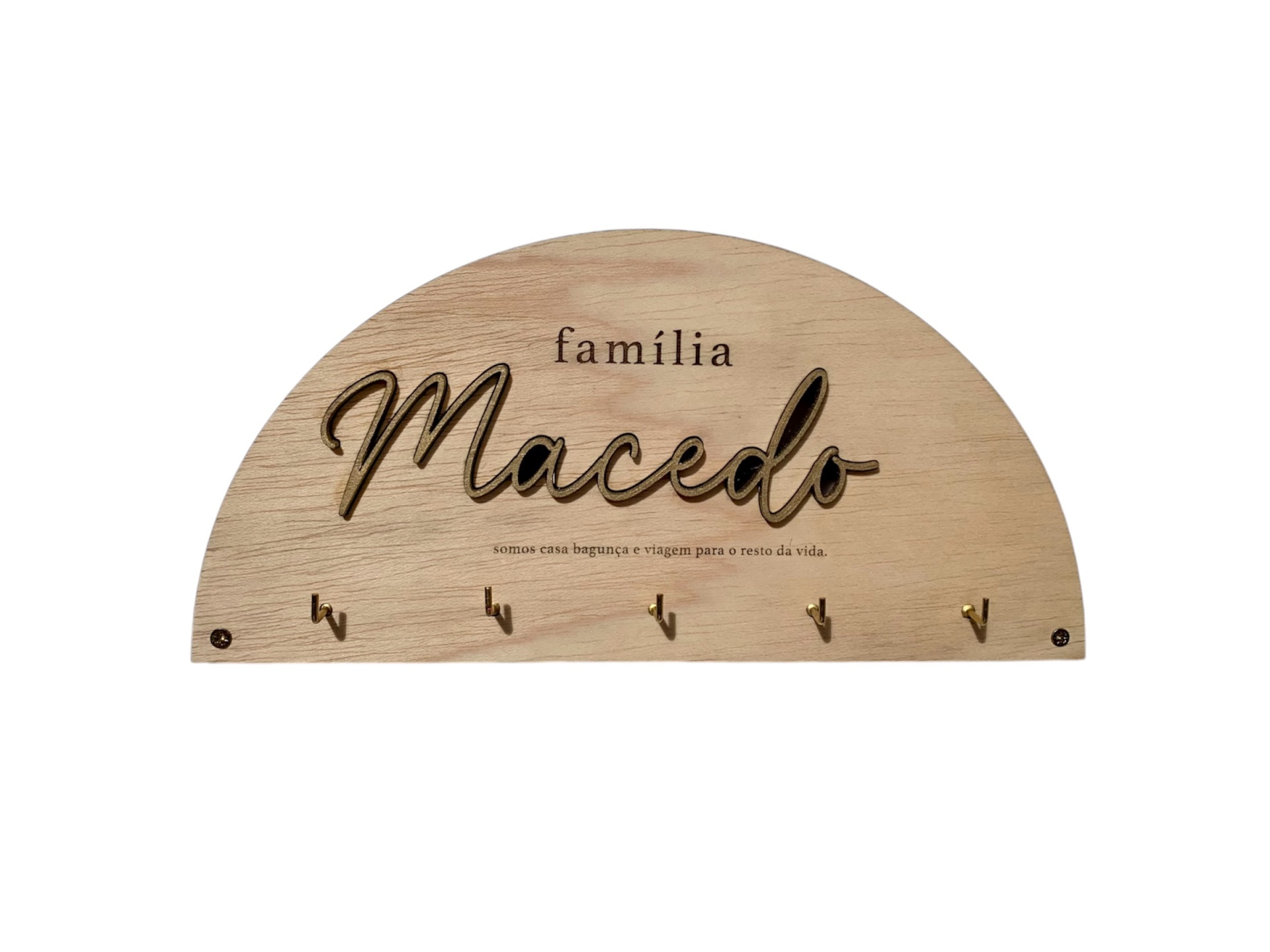 Porta-chaves de madeira com texto 'família Macedo'