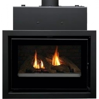 Lareira embutida a gás com chama visível