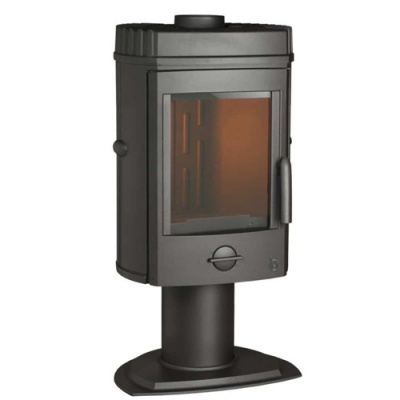 Lareira a lenha em metal preto com porta de vidro transparente