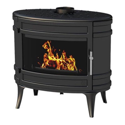 Lareira oval preta em ferro fundido com vidro transparente mostrando fogo